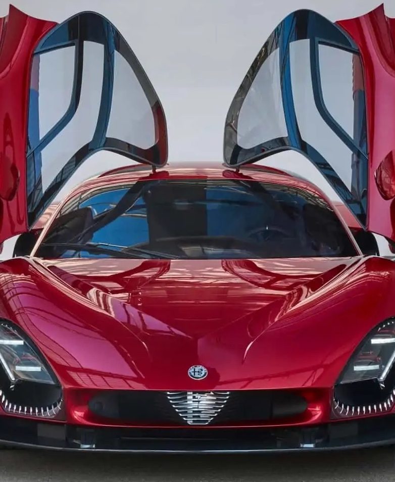 Alfa Romeo 33 Stradale: pura sinfonia di emozioni