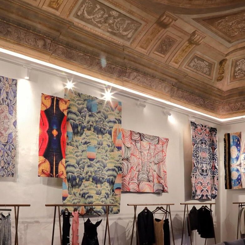 LDR22 Art Glance: metamorfosi di arazzi in mostra a Milano