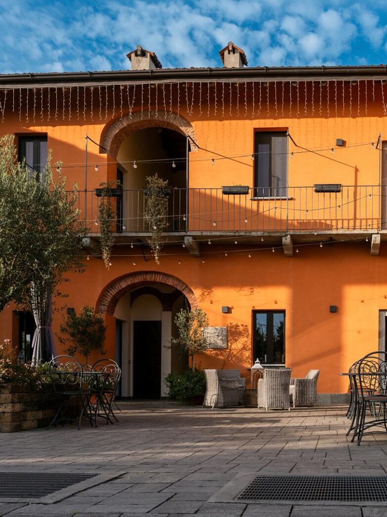 EQUIRELAIS: Il rifugio incantato sulle rive del Lago di Varese