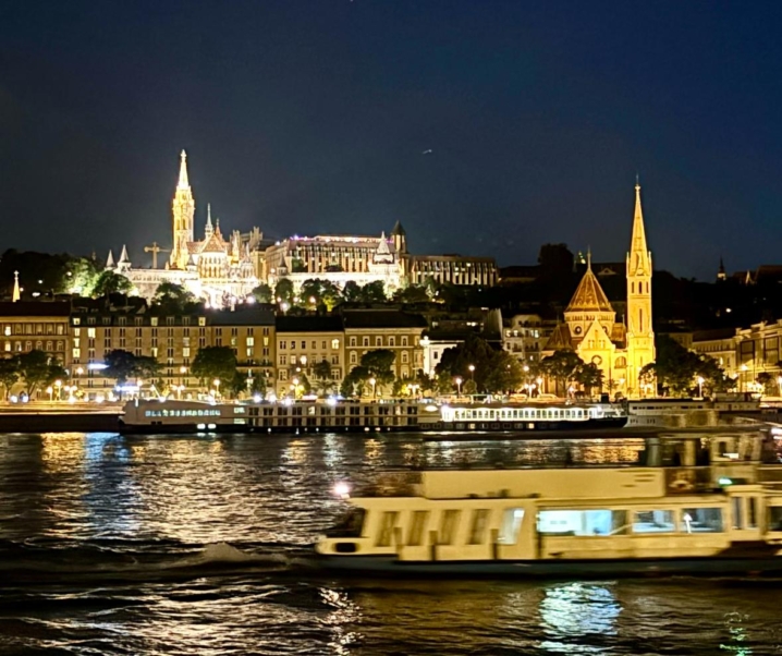 BUDAPEST, LA BELLA DAMA DALLE MILLE ANIME