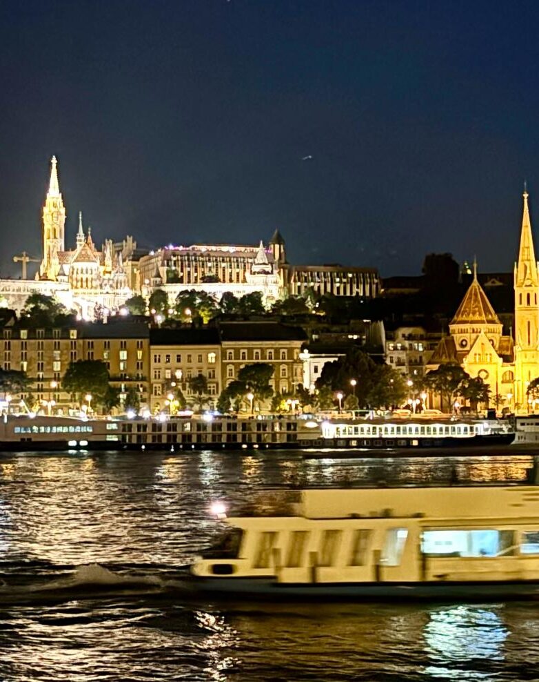 BUDAPEST, LA BELLA DAMA DALLE MILLE ANIME