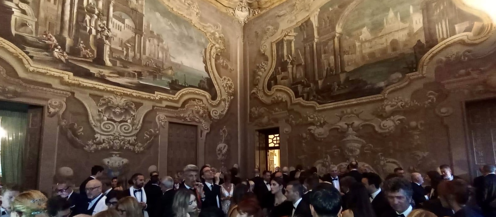 Nobiltà dal Mondo: Il Ballo dei 100 e non più 100