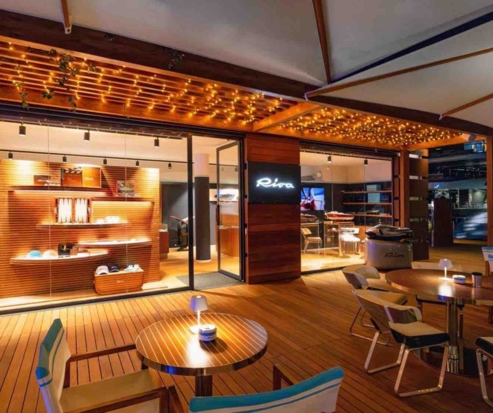 Estate in “Stile Riva”: la nuova Riva Lounge a Puerto Banús