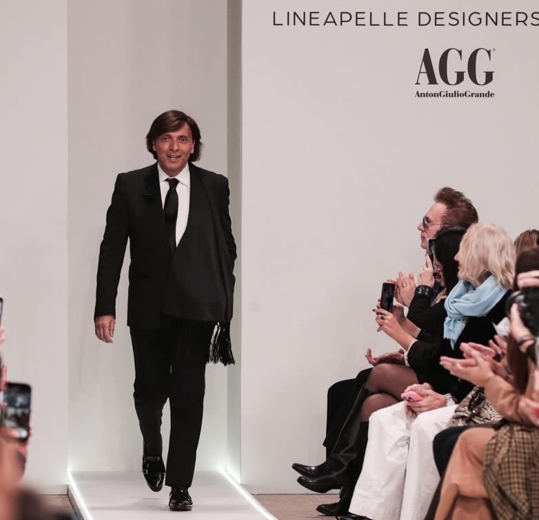 Anton Giulio Grande trionfa alla Milano Fashion Week con l’omaggio a Frida Kahlo