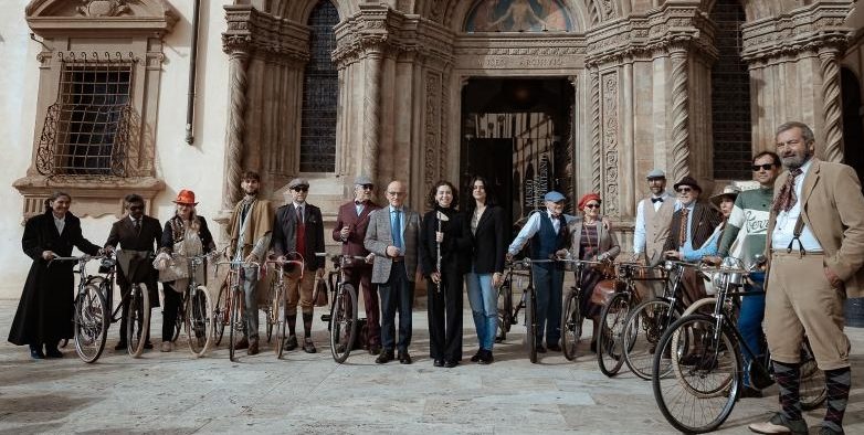 Ritorno al fascino: Arezzo riscopre l’eleganza Dandy senza tempo