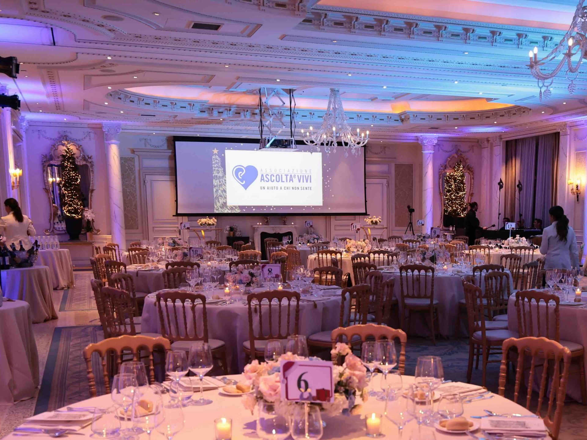 Eleganza e solidarietà: La magia del gala di Natale ‘Ascolta e Vivi’ a Palazzo Parigi