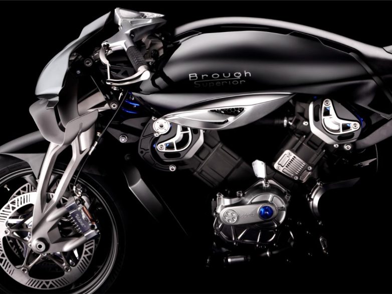 Richard Mille x Brough Superior RMB01: L’alta orologeria svizzera incontra l’eredità meccanica inglese