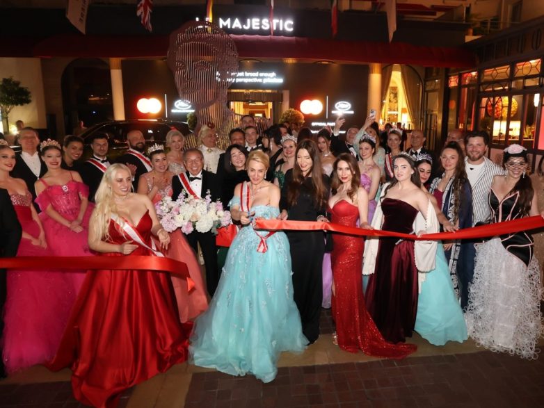 “The Grand Ball of Princes and Princesses” a Cannes: La magia di una notte straordinaria