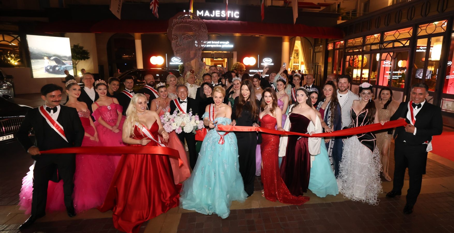 “The Grand Ball of Princes and Princesses” a Cannes: La magia di una notte straordinaria