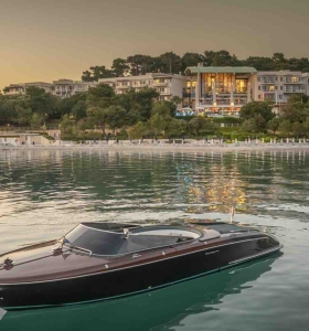 All’Hotel Monte Mulini, l’estate adriatica profuma di “Riva”