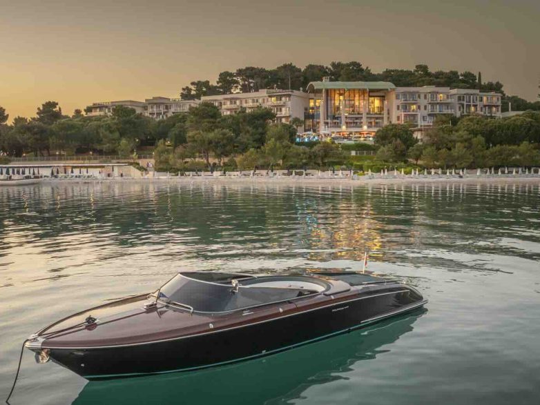 All’Hotel Monte Mulini, l’estate adriatica profuma di “Riva”